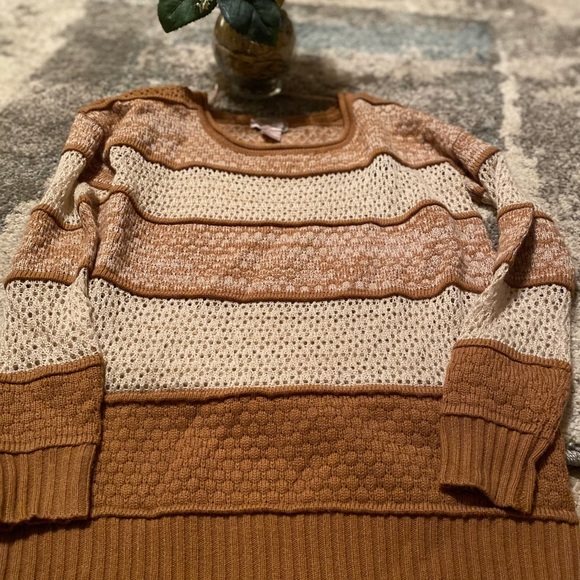 Sweater - Picture 1 of 3